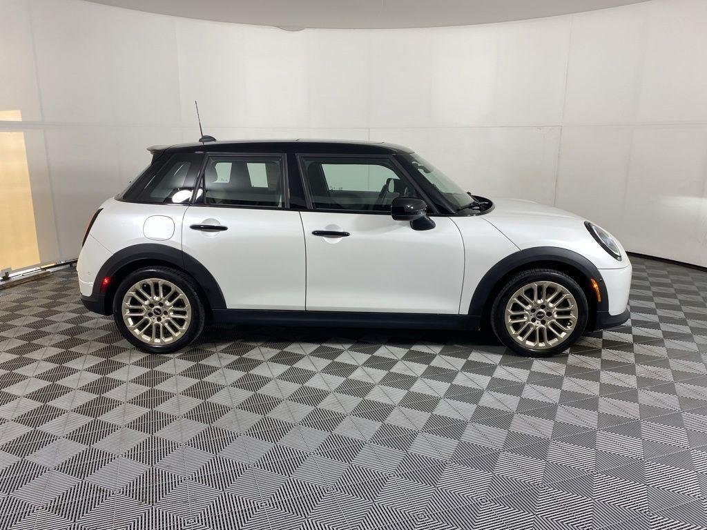 Used 2025 White Metallic MINI Signature Plus image 3