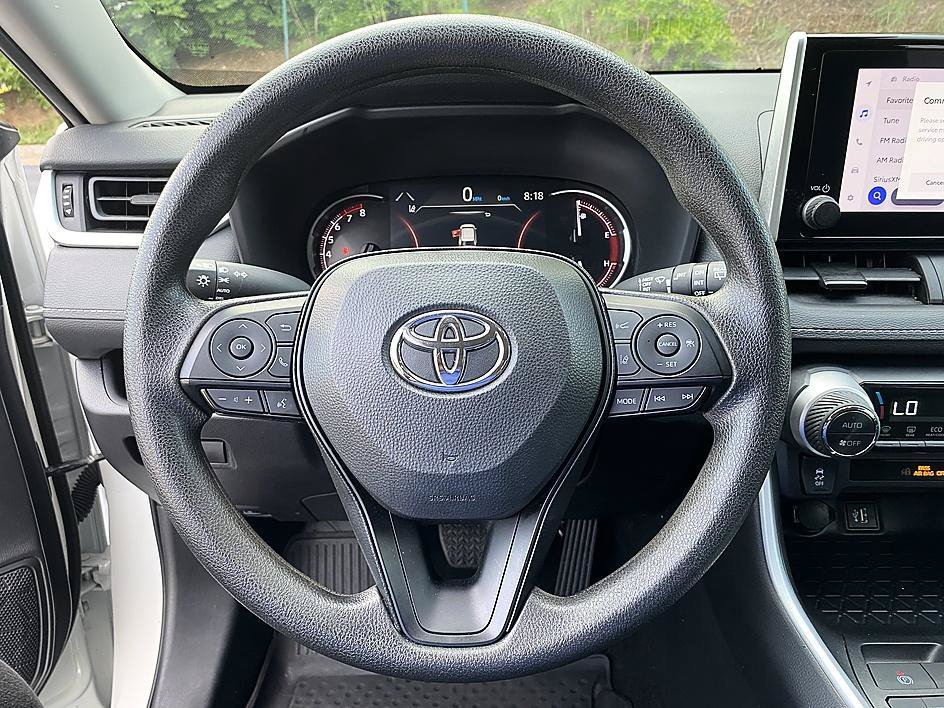 Used 2025 Ice Toyota XLE image 14