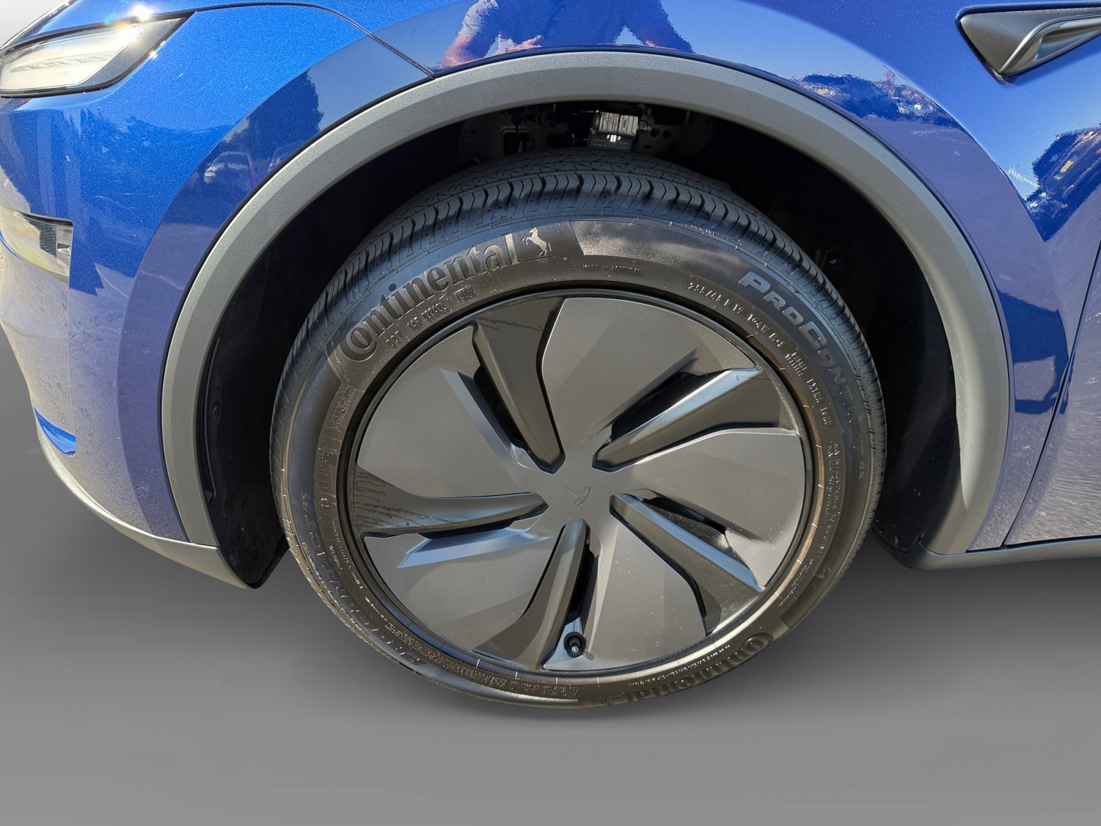 Used 2026 Blue Tesla  image 9