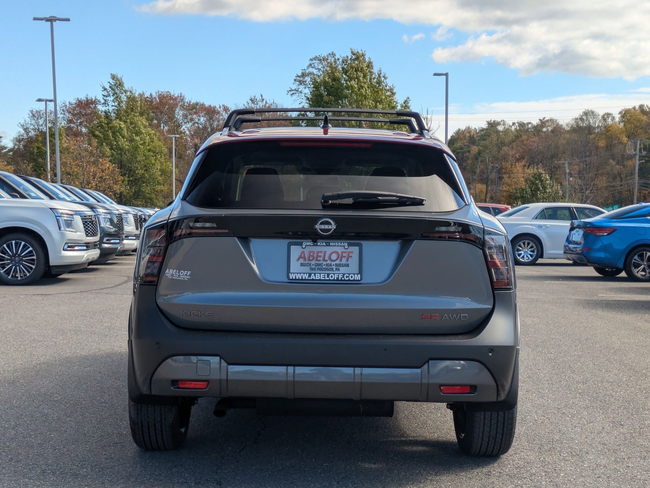 2026 Nissan Kicks SR photo 4