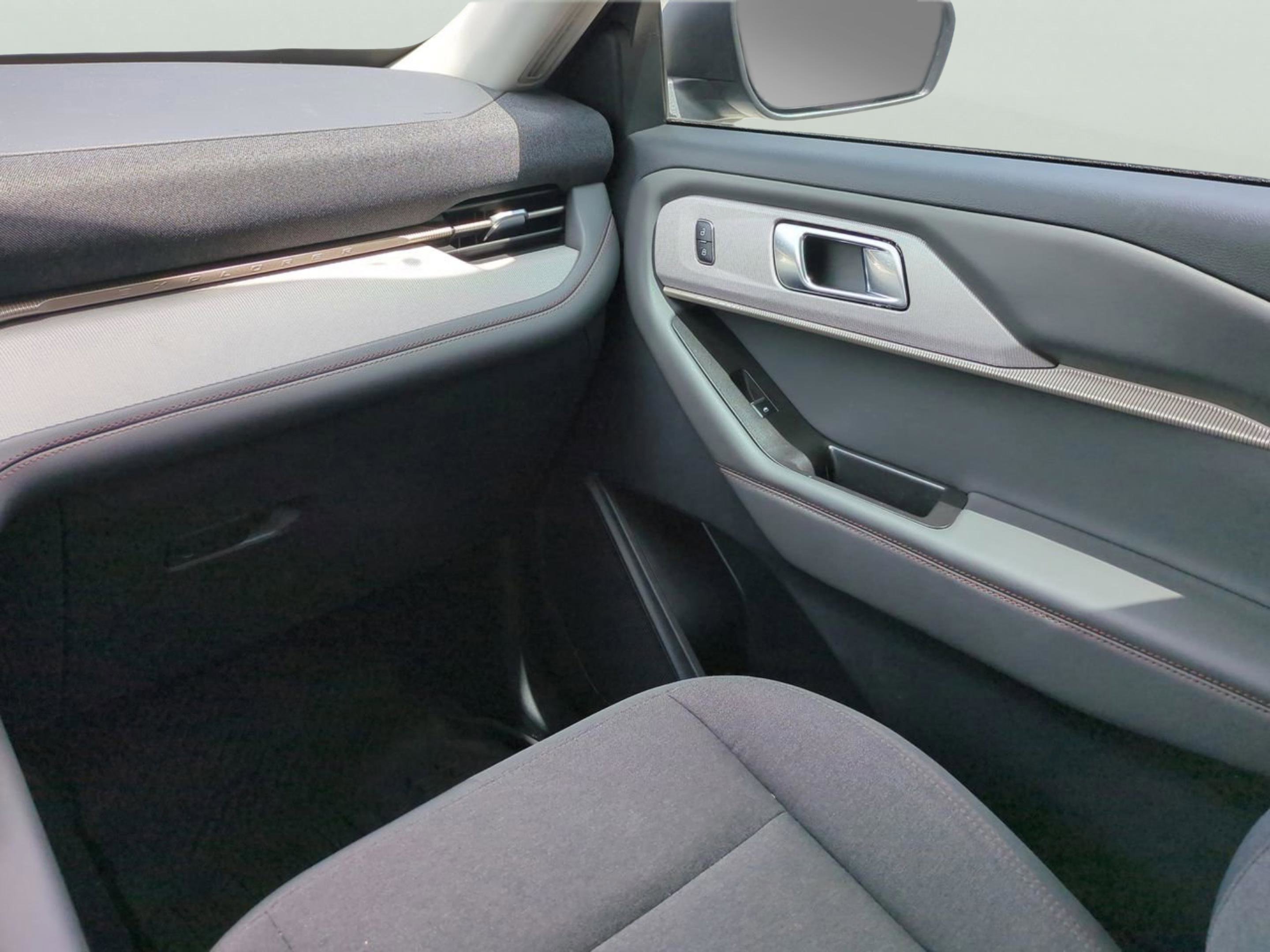 Used 2025 Vapor Blue Ford Active image 16