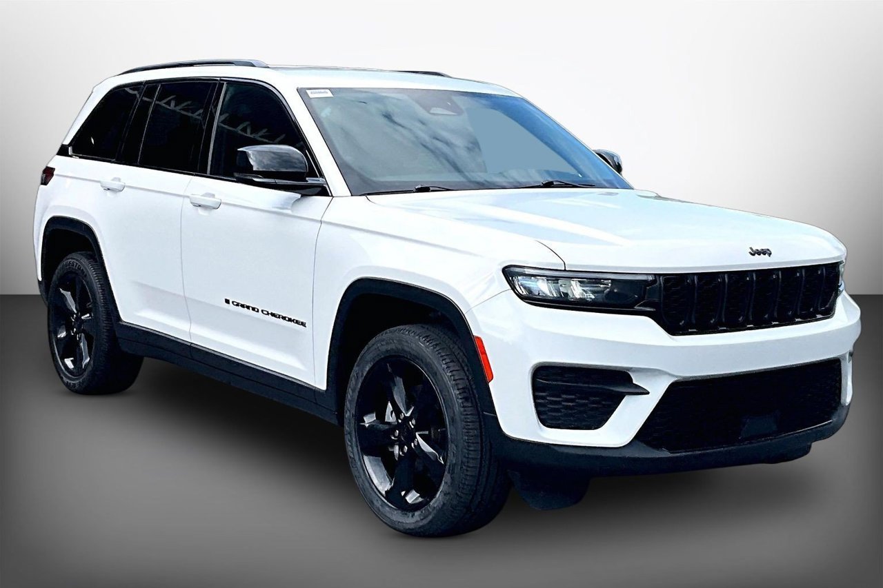 Used 2023 White Jeep Altitude X image 2