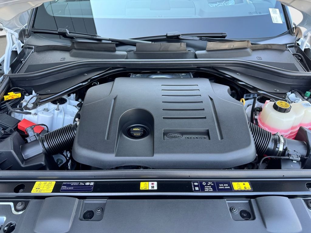 New 2026 Fuji White LAND ROVER Dynamic SE image 28