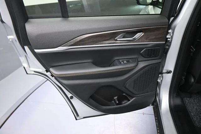 New 2026 Silver Zynith Jeep  image 25