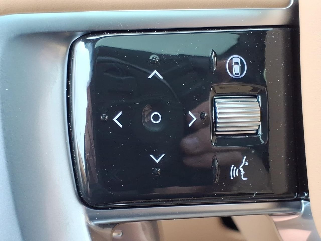 New 2026 Fuji White LAND ROVER SE image 10