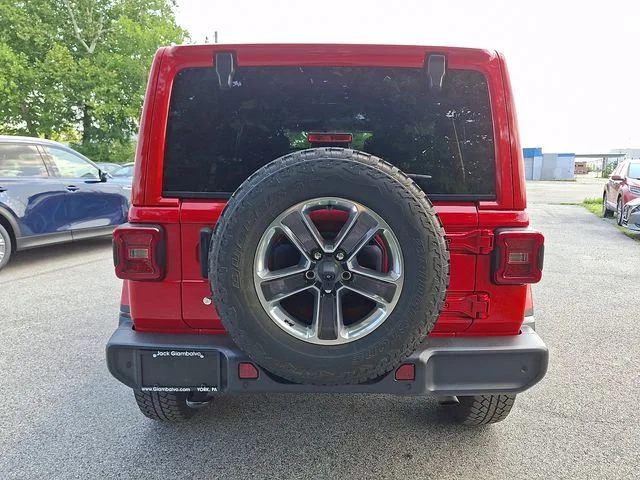 Used 2019 Red Jeep Unlimited Sahara image 6