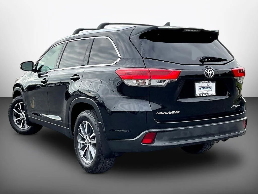 Used 2019 Black Toyota XLE image 4