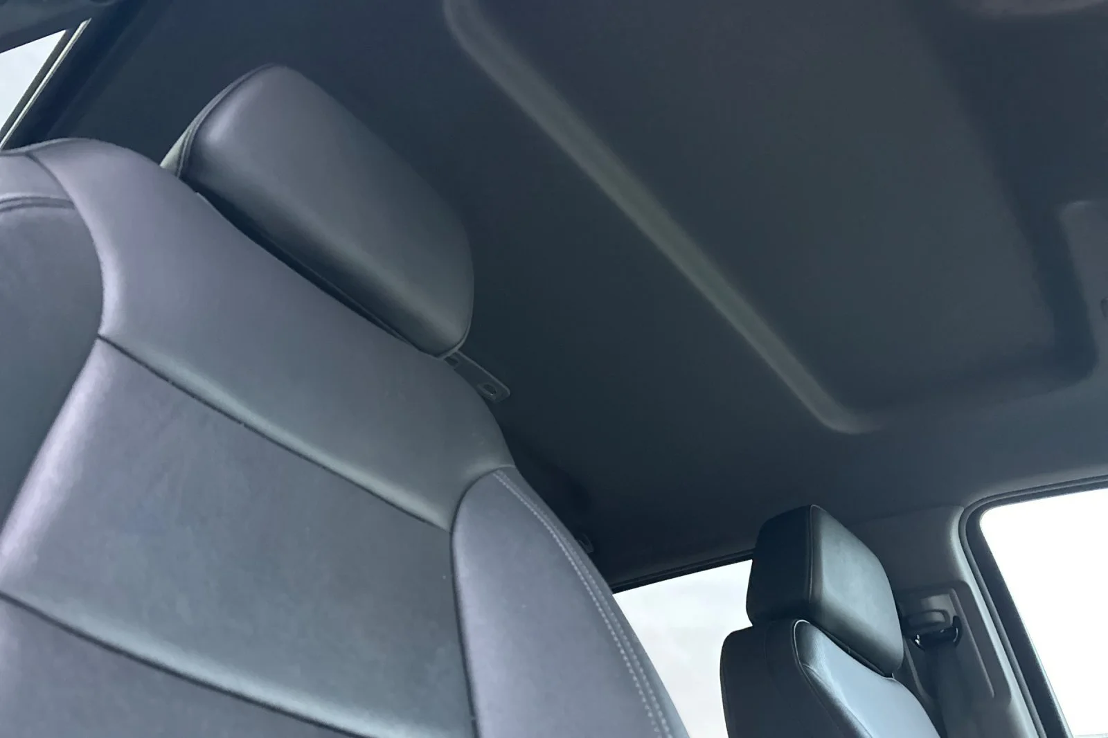 Used 2025 White GMC SLT image 16