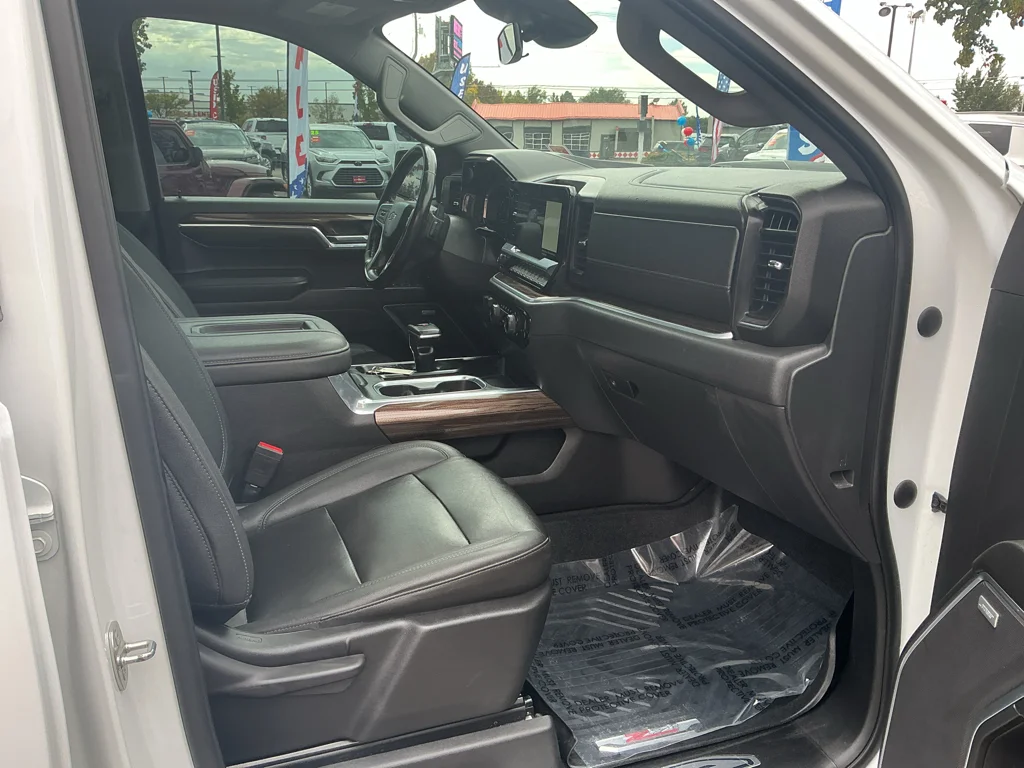 Used 2022 Summit White Chevrolet LT Trail Boss image 14
