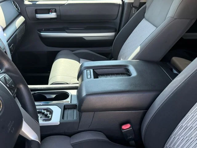 Used 2014 Super White Toyota SR5 image 11