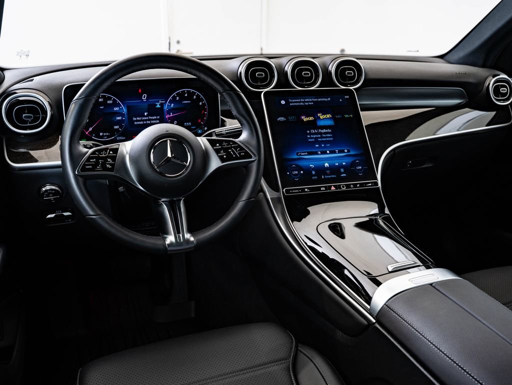 Certified Used 2025 Black Mercedes-Benz GLC 300 image 4