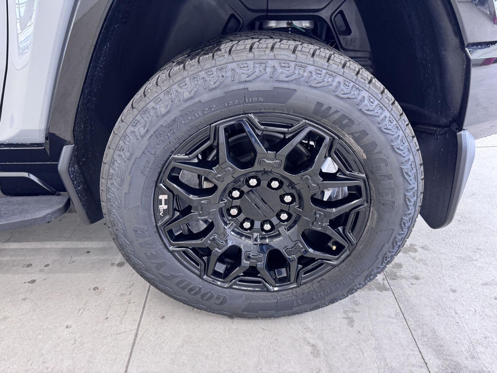 2024 GMC HUMMER EV 2X - Photo 11