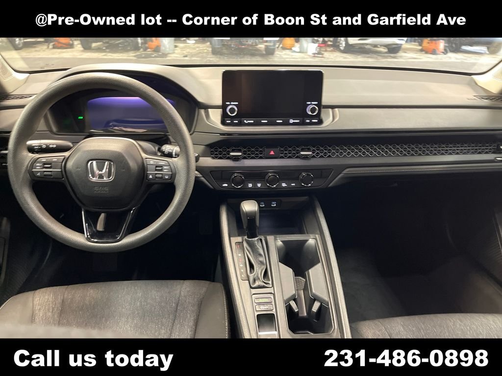 Used 2024  Honda EX image 17