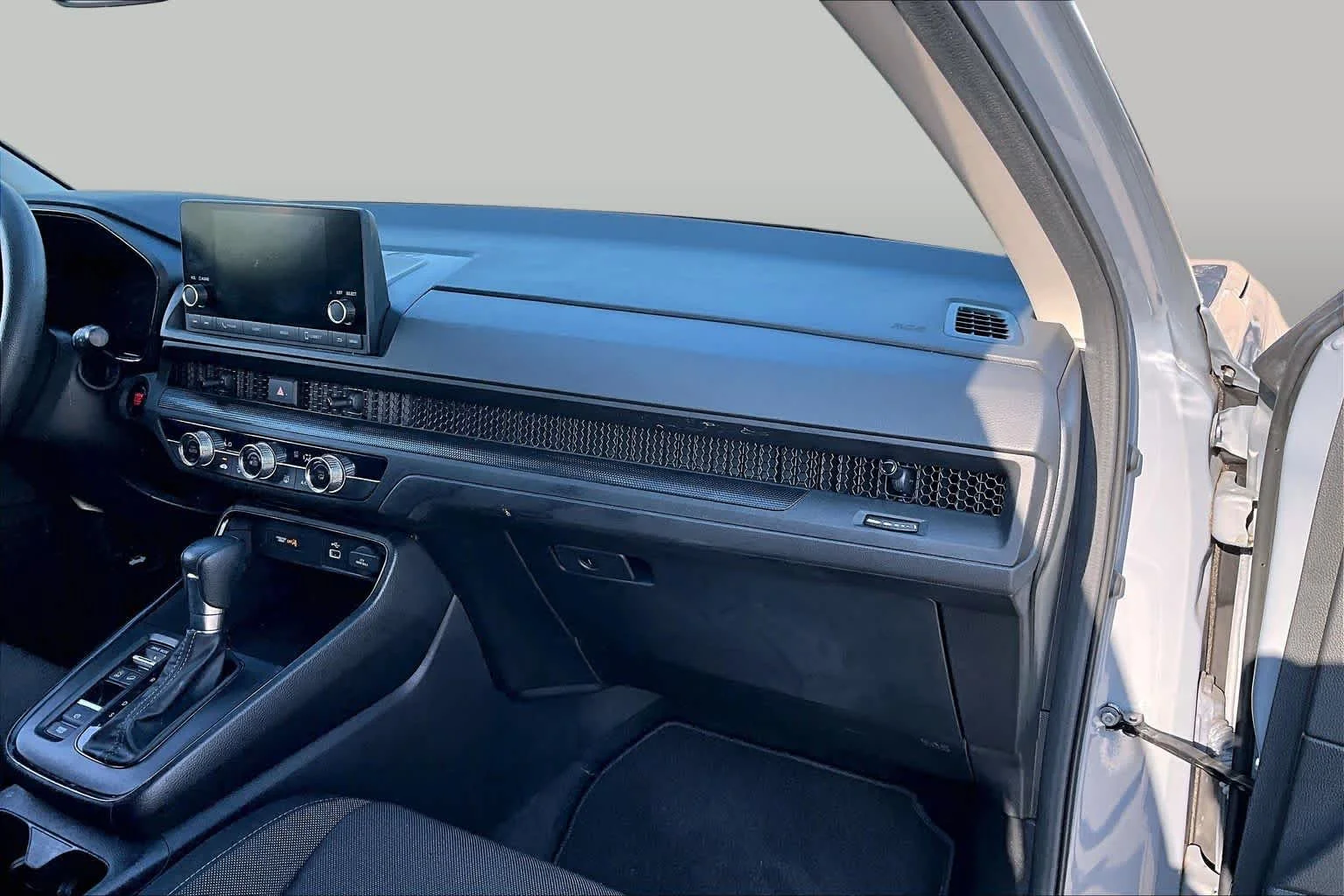 Used 2025 Urban Gray Pearl Honda LX image 16