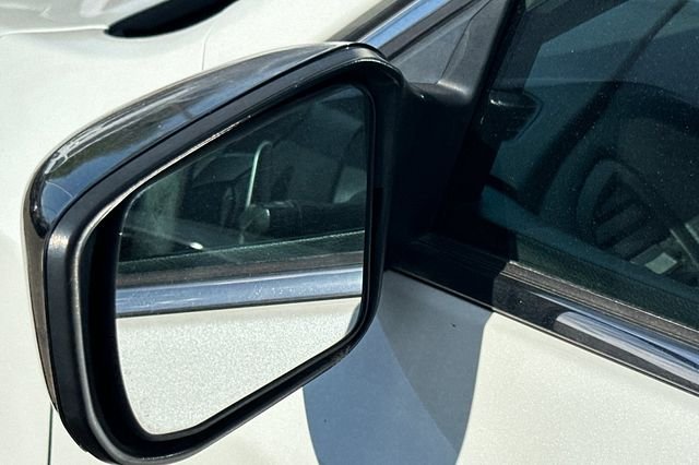 Used 2017 White Nissan 2.5 SR image 7