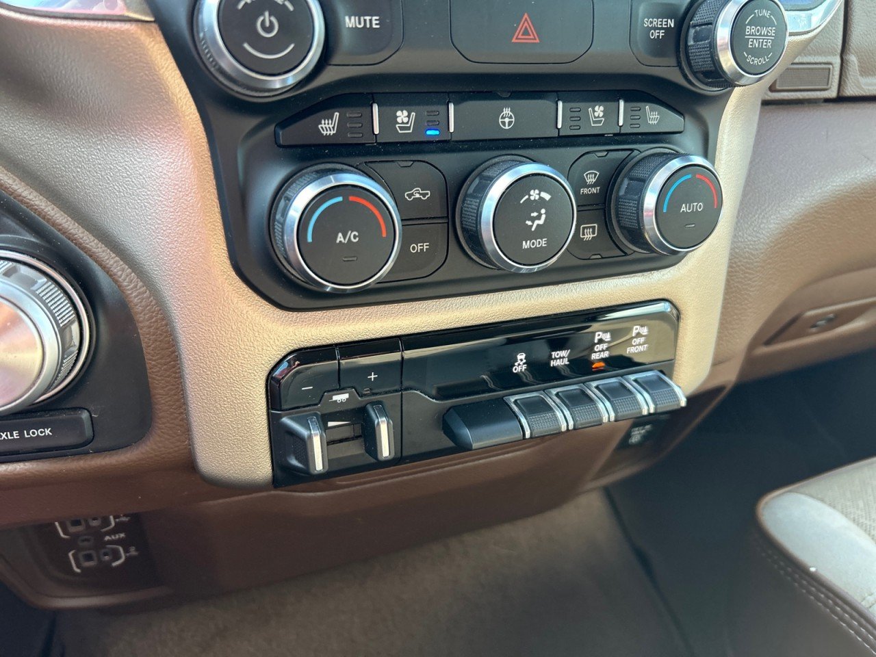 2019 RAM Ram 1500 Pickup Laramie - Photo 14