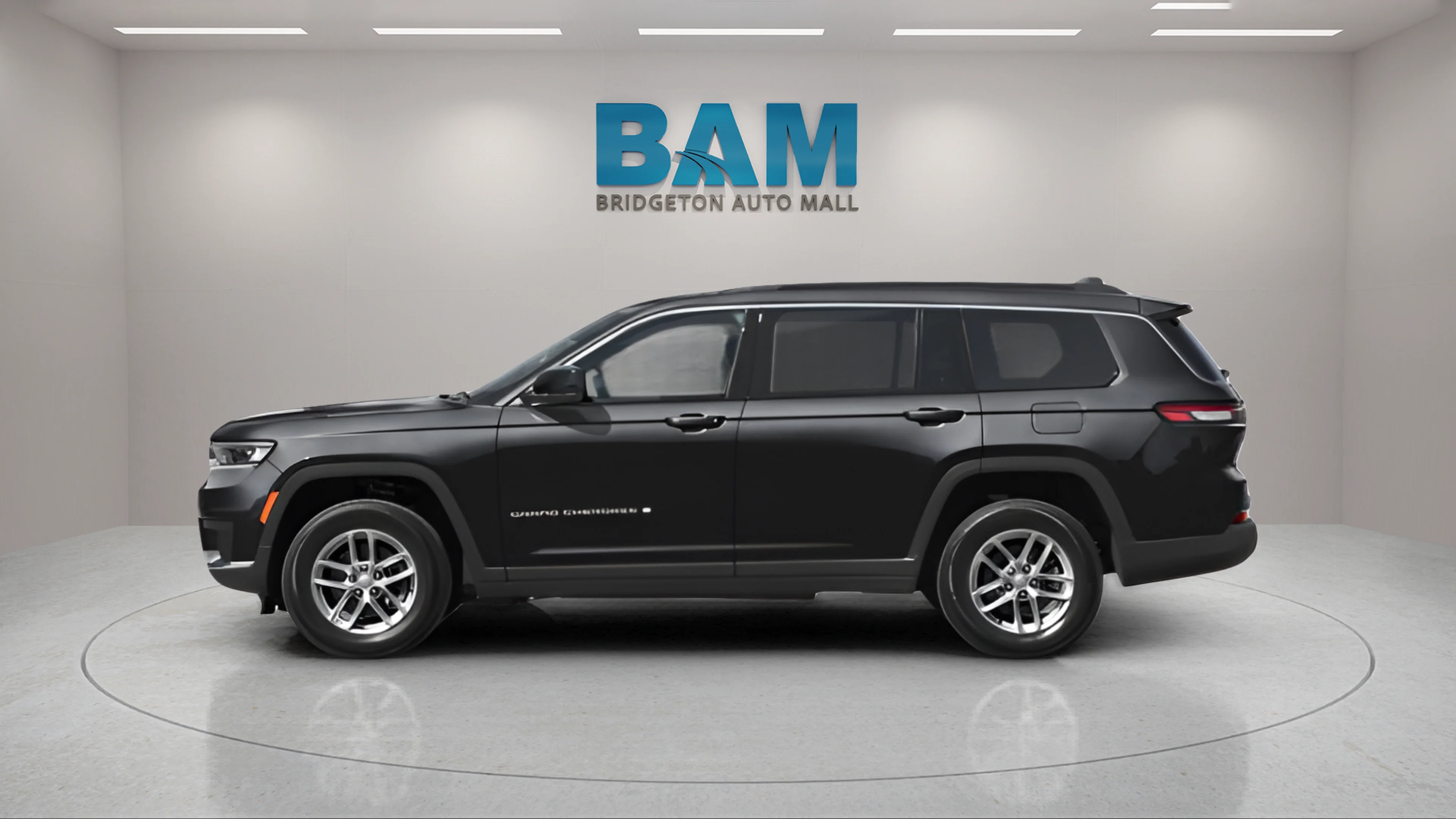 New 2027 High-Gloss Black Paint Jeep Limited image 4
