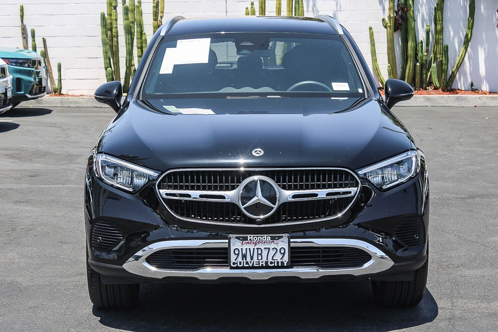 Used 2025  Mercedes-Benz GLC 300 image 2
