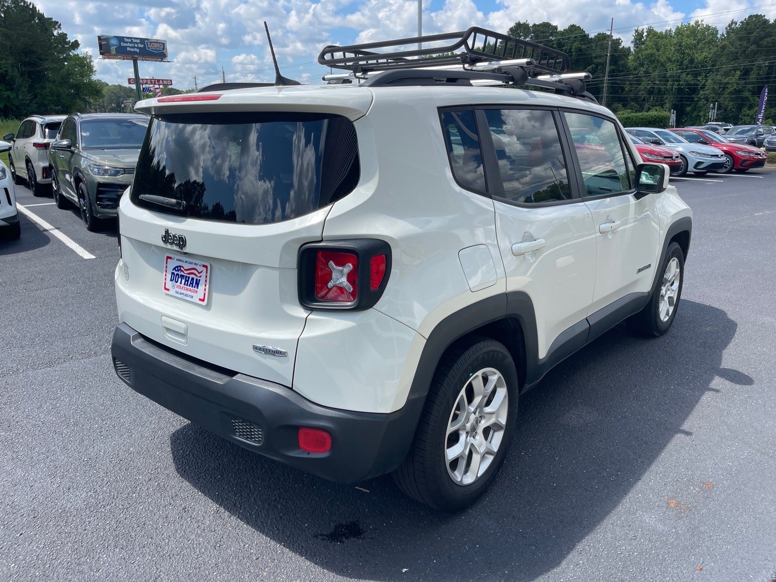 Used 2018 Alpine White Jeep Latitude image 15