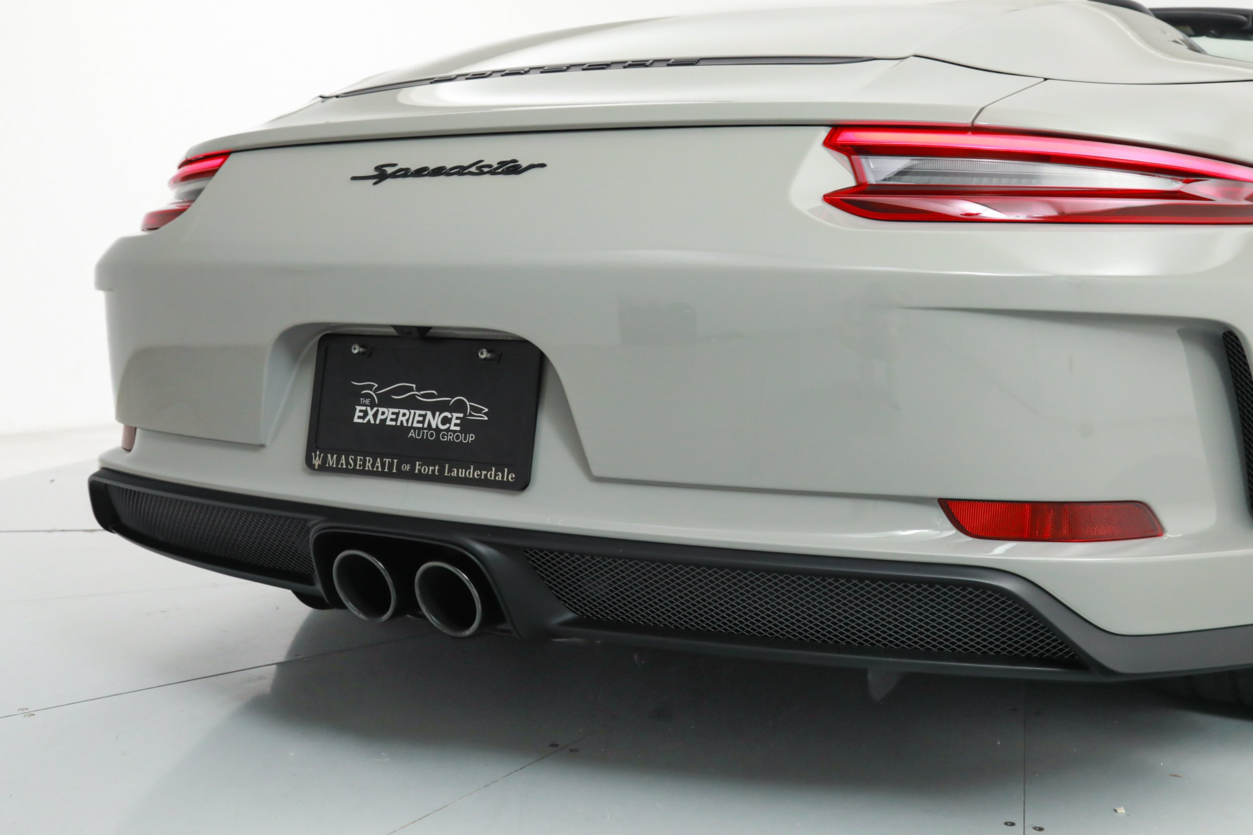 Used 2019 Chalk Porsche Speedster image 15