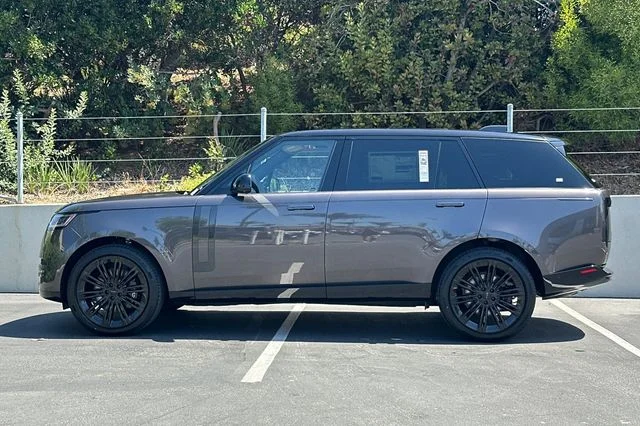 New 2026 Charente Grey Land Rover SE image 2