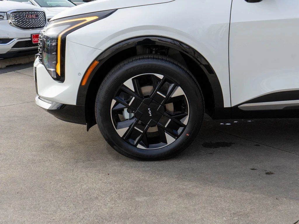 New 2026 Snow White Pearl Kia SX Prestige image 30