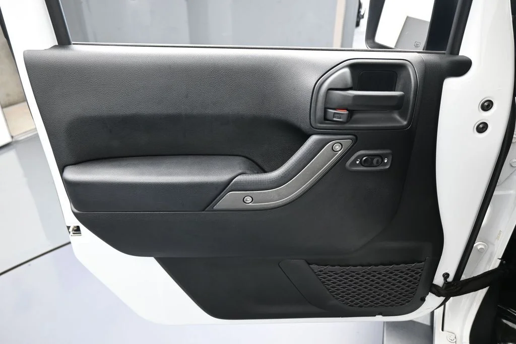 Used 2018 Bright White Clearcoat Jeep Unlimited Sport image 11