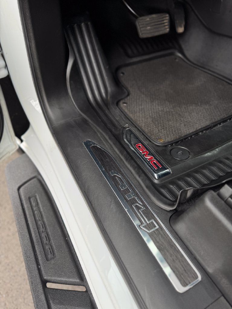 Used 2022 Summit White GMC AT4 image 14