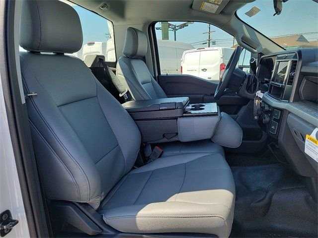 2025 Ford F-350 Super Duty Chassis Cab XL - Photo 11