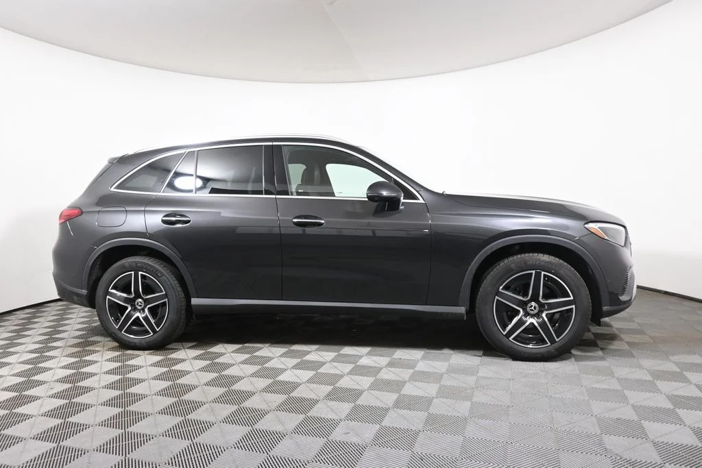 Used 2026  Mercedes-Benz GLC 300 image 8