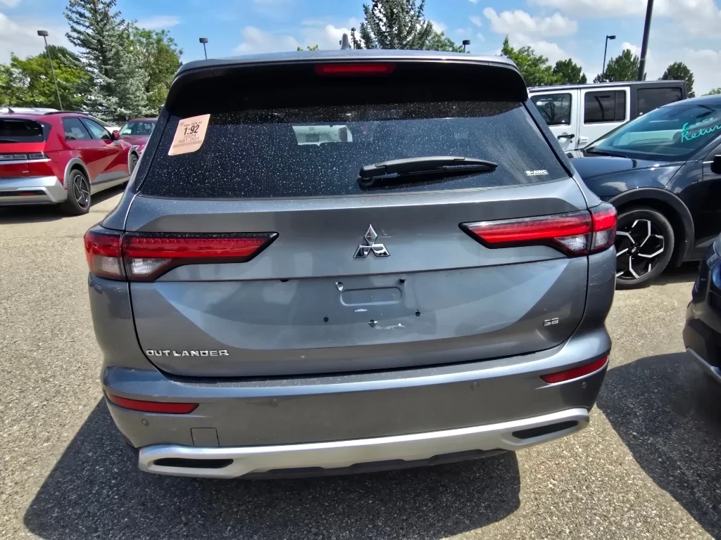 Used 2024 Gray Mitsubishi SE image 16