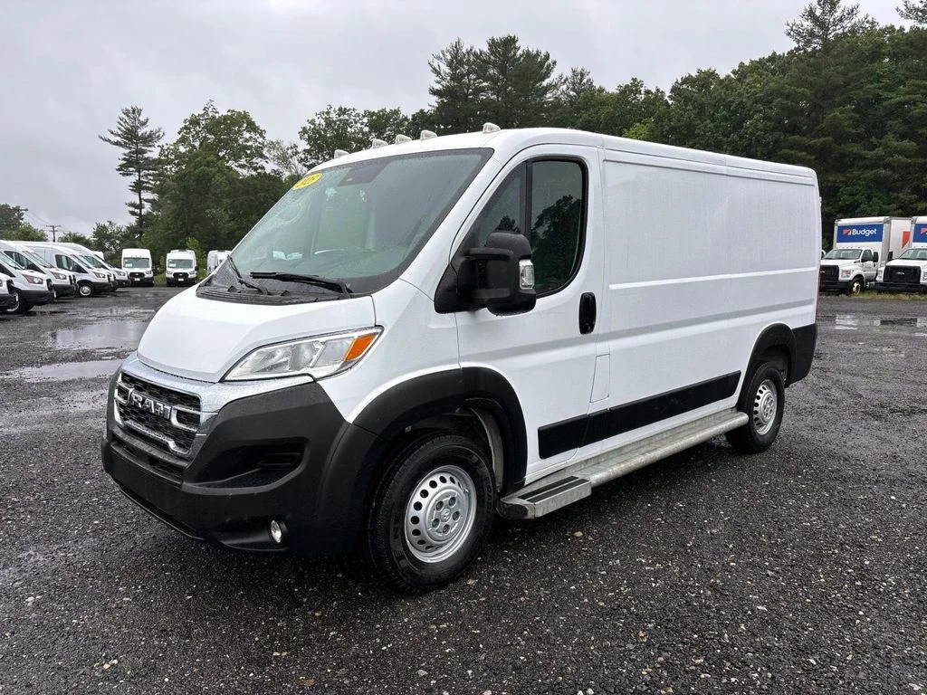 Used 2025 White Ram  image 3
