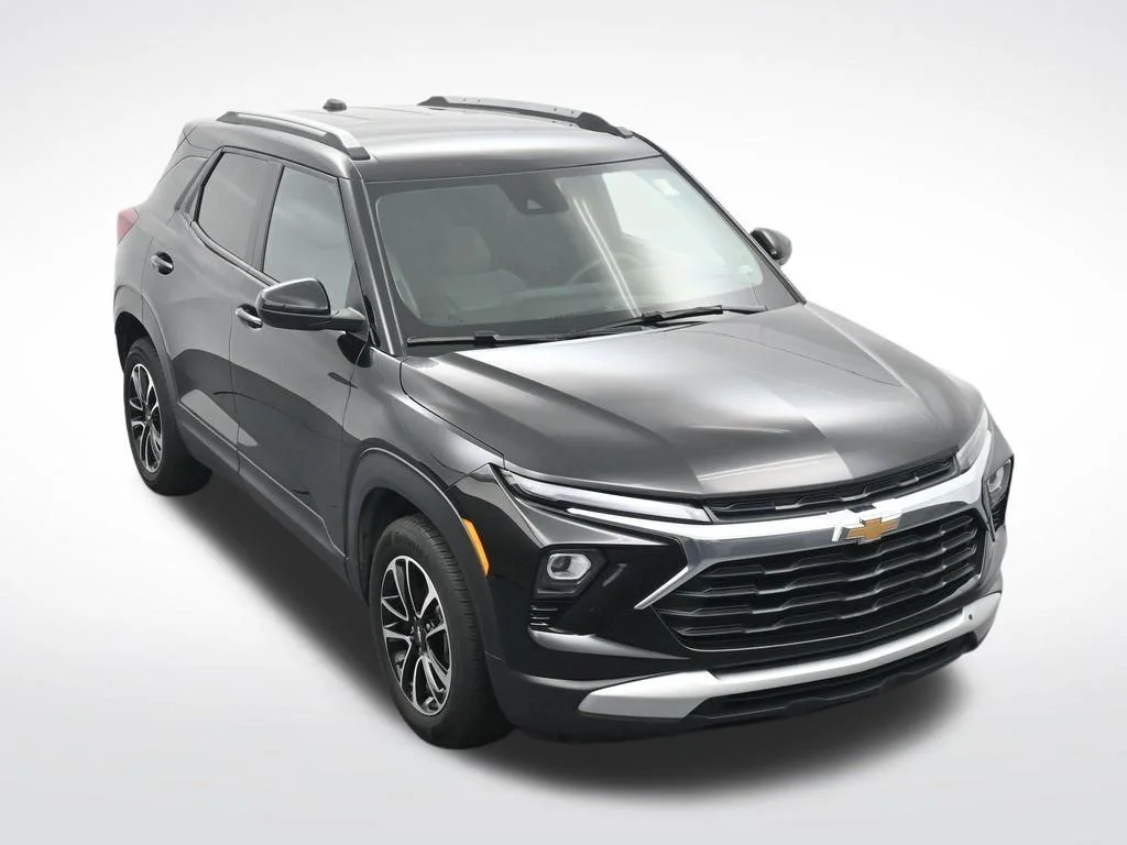 Used 2025 Black Chevrolet LT image 31