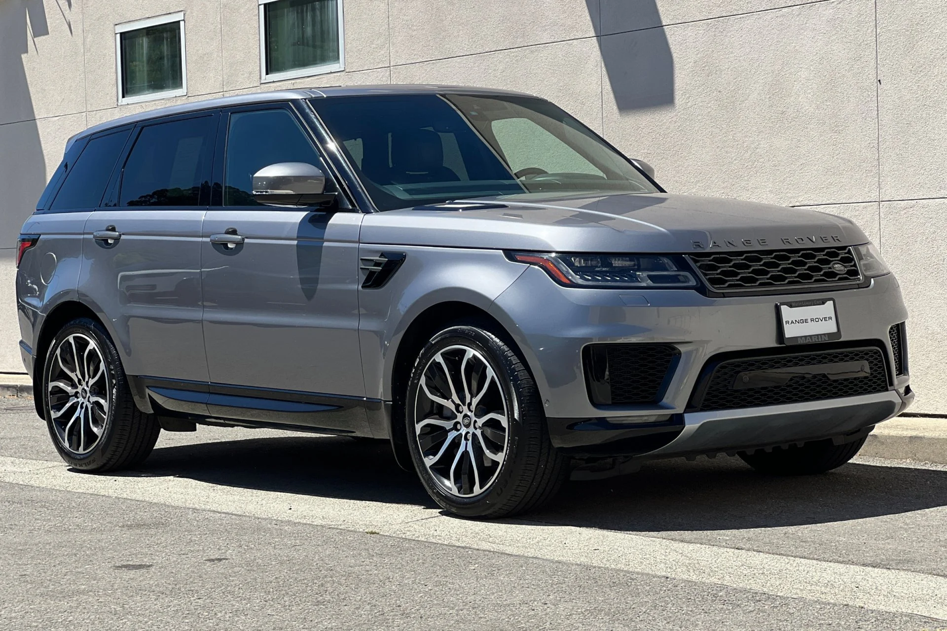 Used 2022 Eiger Grey Metallic Land Rover HSE Silver Edition image 9