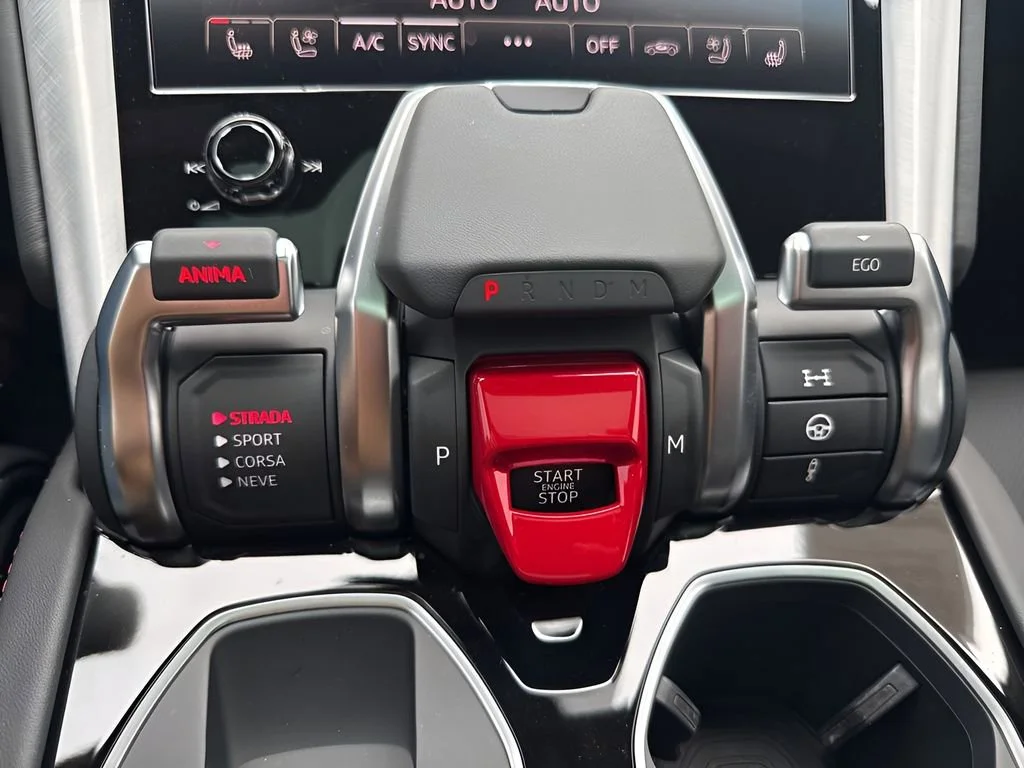 Used 2022 Rosso Antero Lamborghini  image 19
