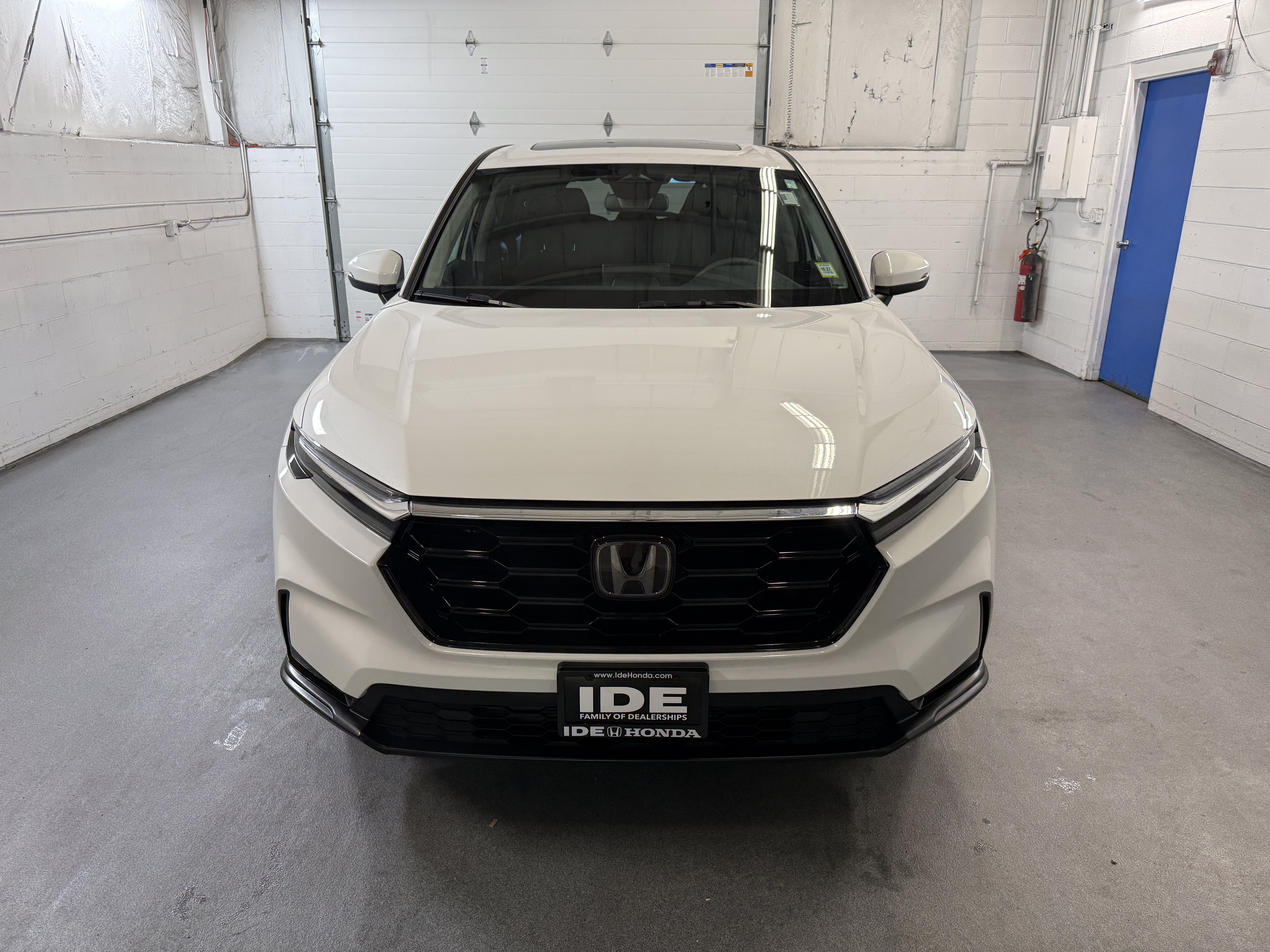 Used 2024 Platinum White Pearl Honda EX image 3