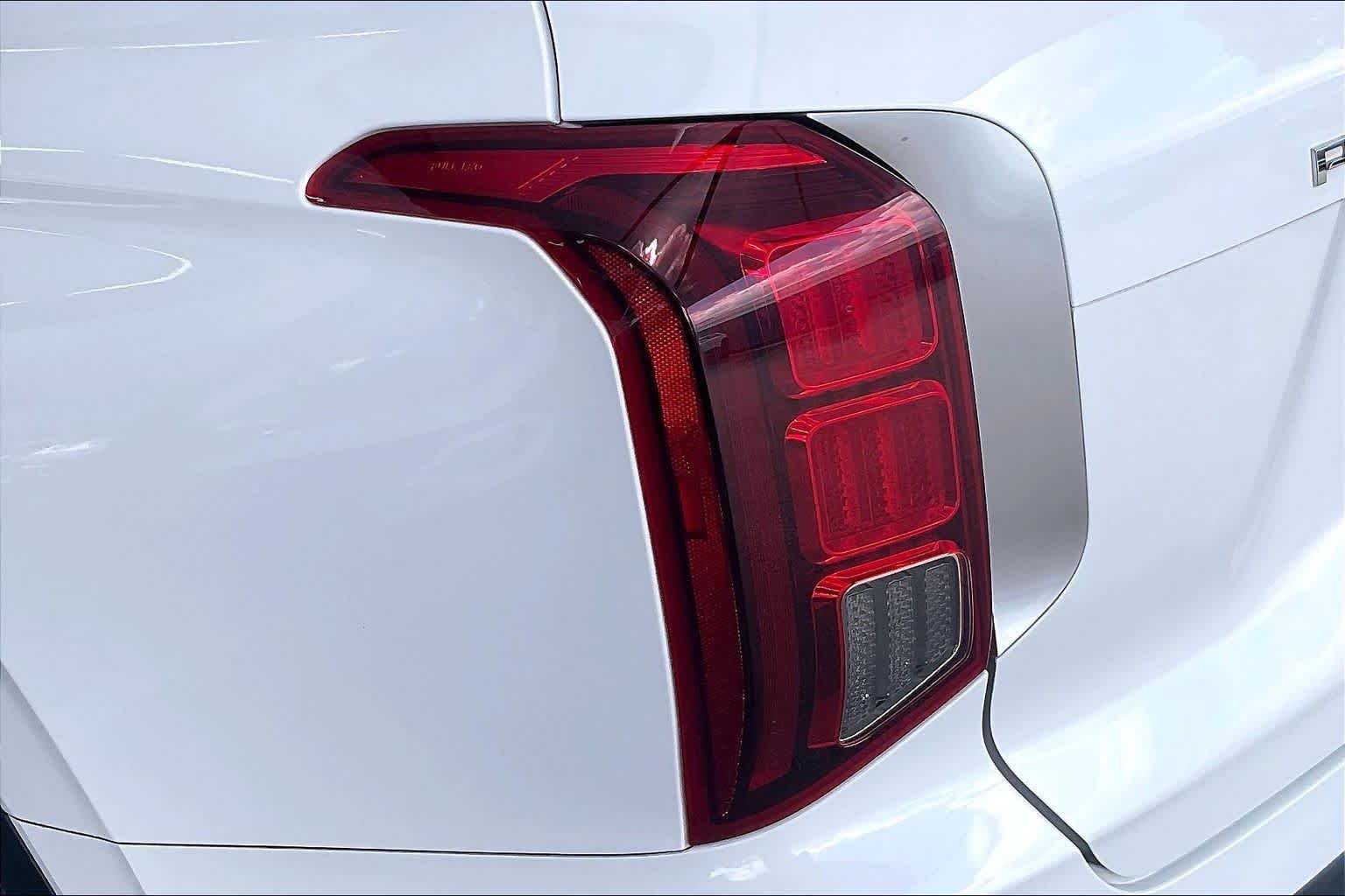 Used 2020 Hyper White Hyundai SEL image 28