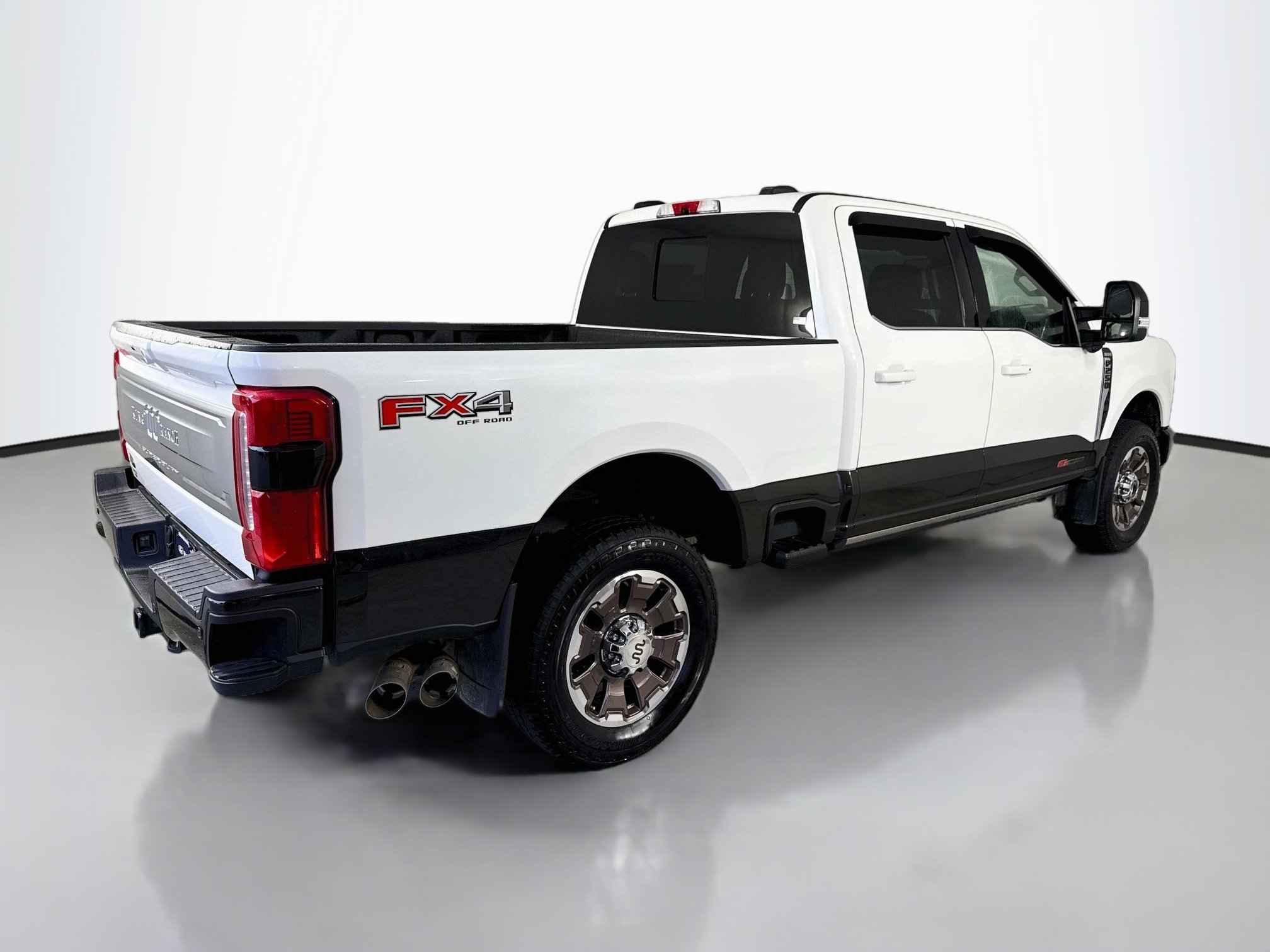 Used 2024  Ford King Ranch image 7