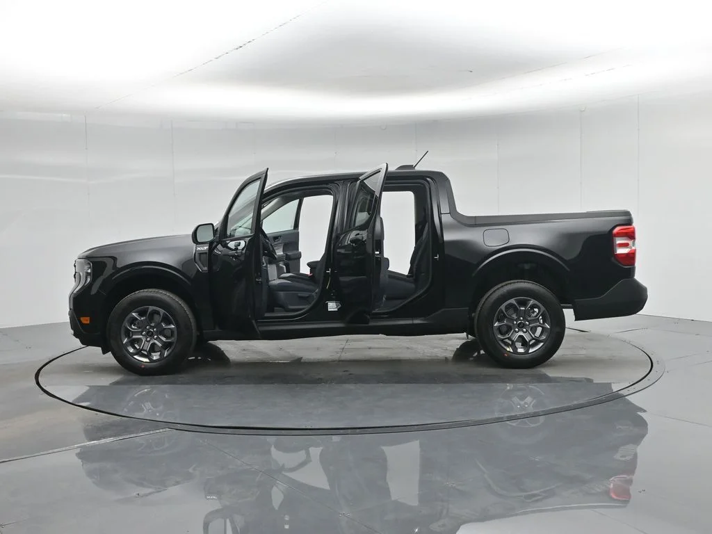 New 2026 Shadow Black Ford XLT image 33