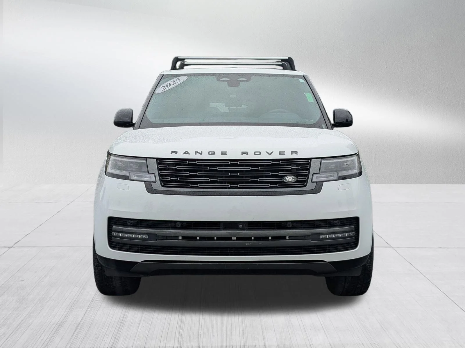 Used 2025 Icy White SV Bespoke Special Effect Satin Land Rover SE image 8