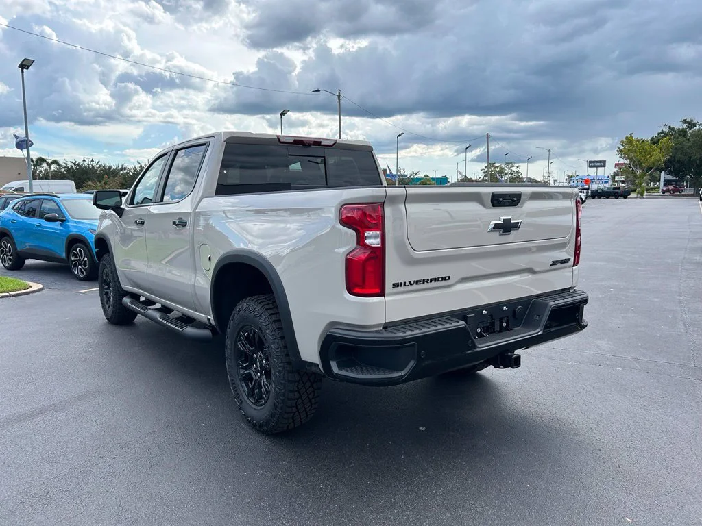 2026 Chevrolet Silverado 1500 ZR2 - Photo 6