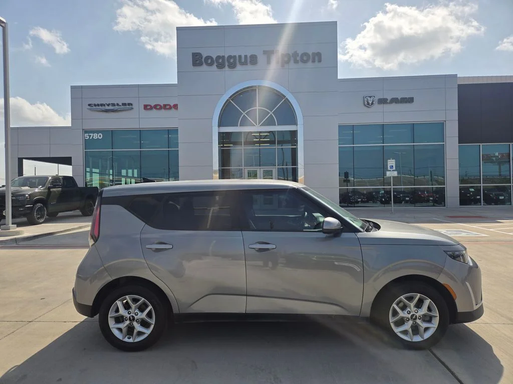 Used 2024 Silver Kia LX image 2