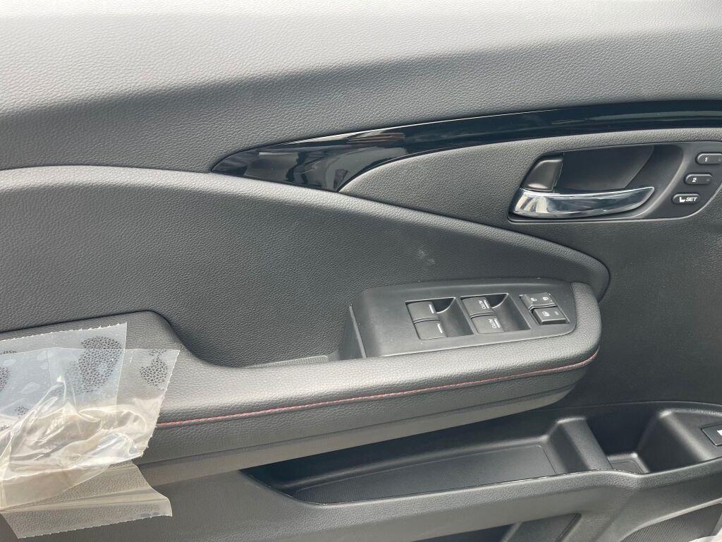 New 2026 Platinum White Pearl Honda Black Edition image 7