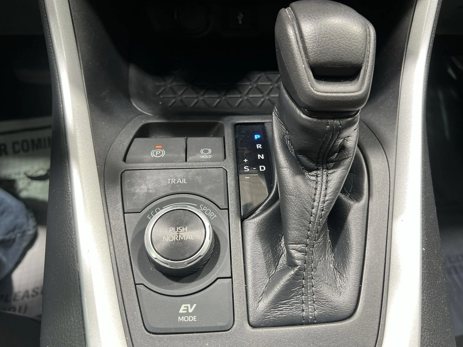 Used 2020 Silver Toyota XLE image 19