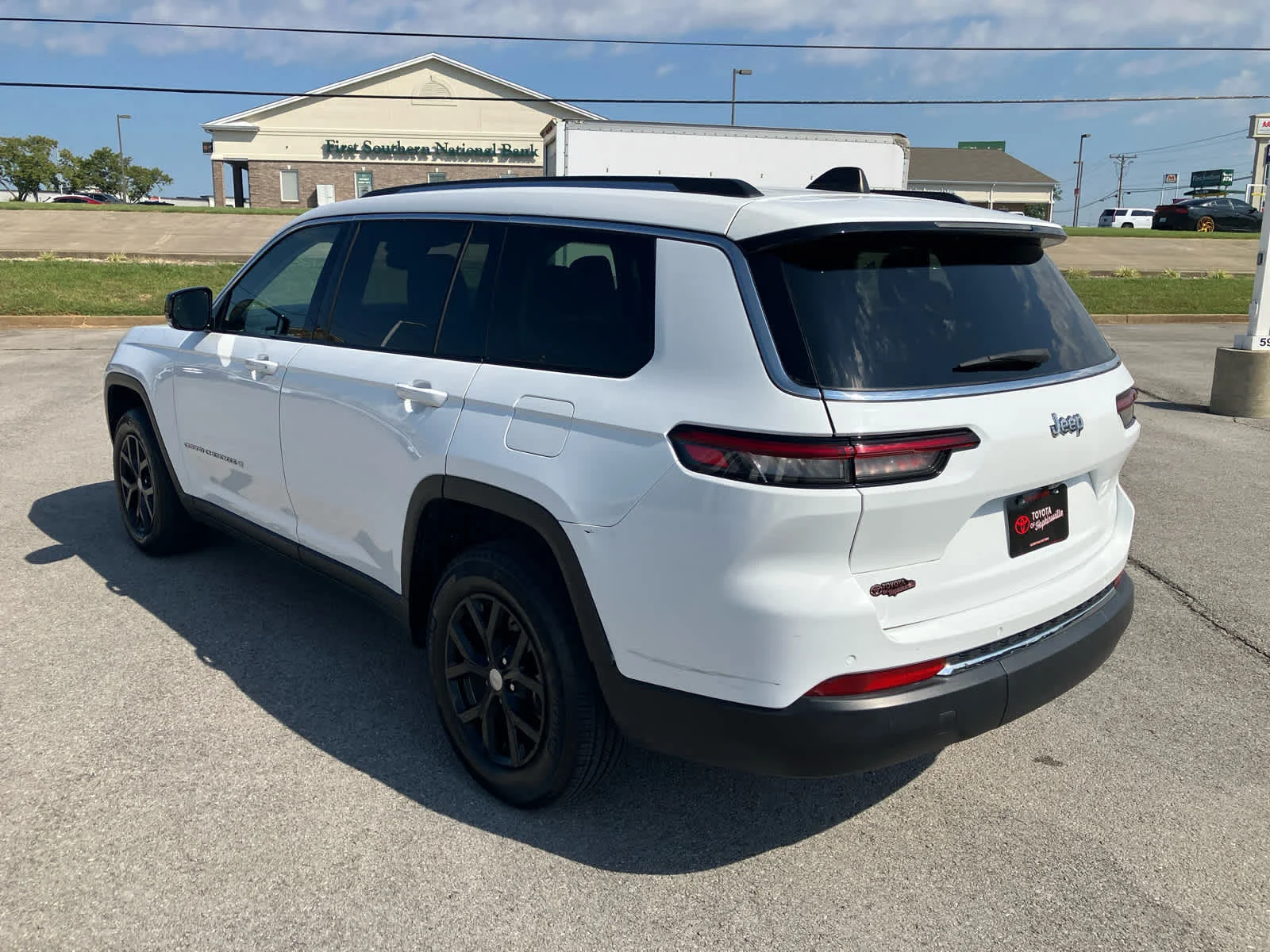 Used 2023 Bright White Clearcoat Jeep Limited image 5