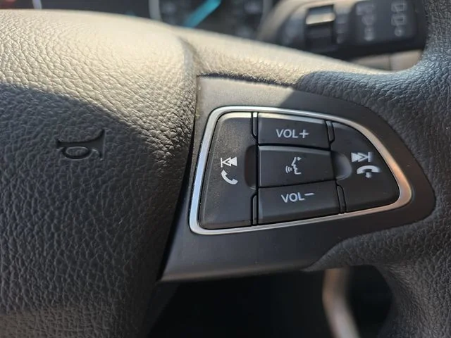 Used 2021 Red Ford SE image 18