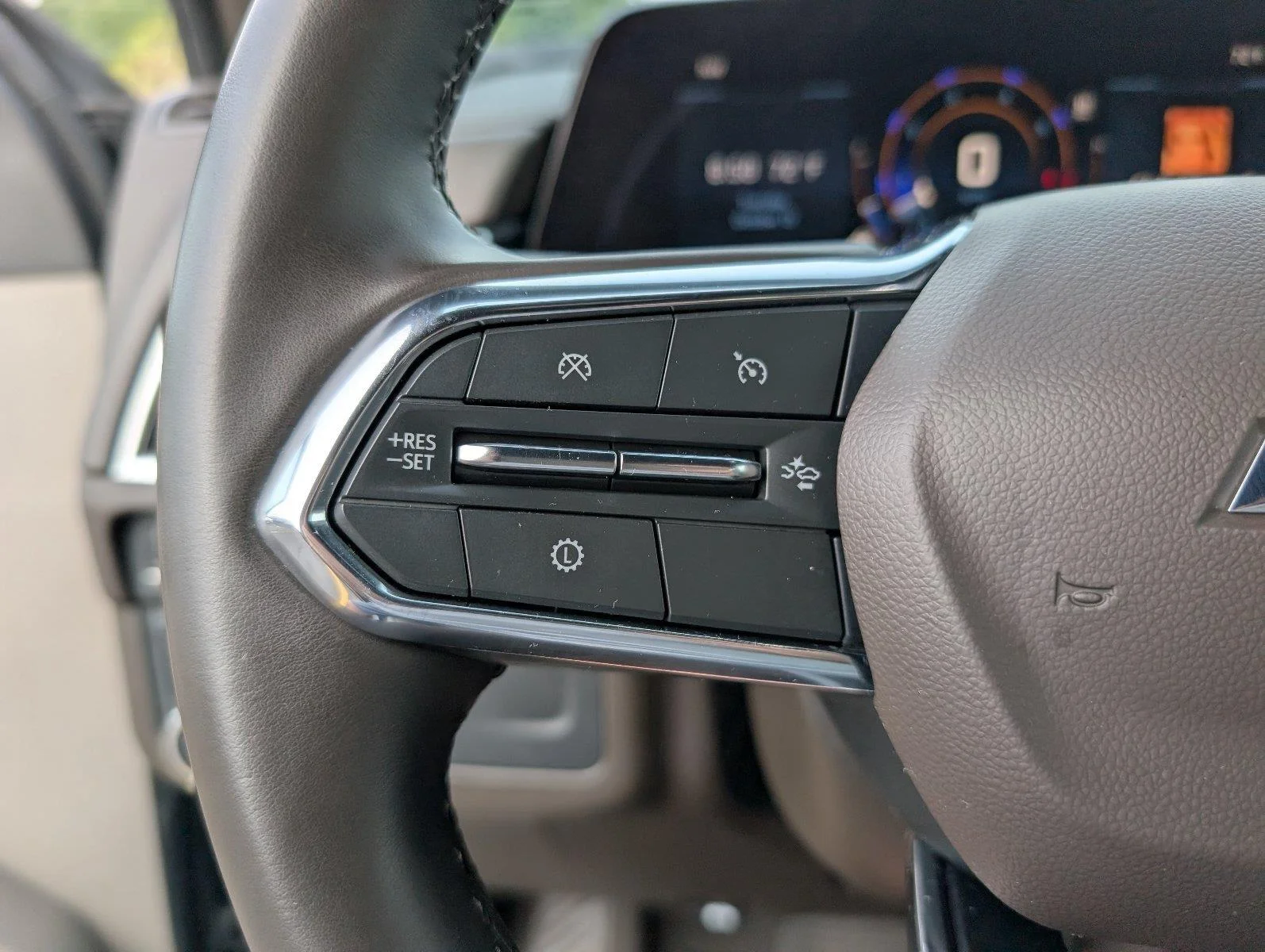 Used 2025 Sterling Gray Metallic Chevrolet LT image 28