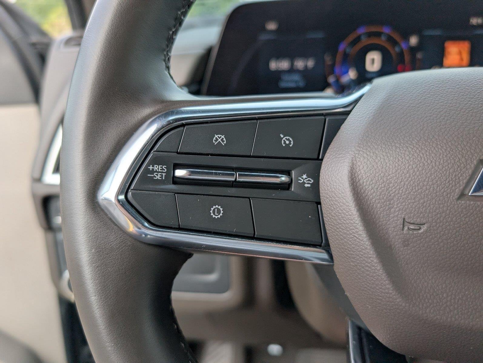 Used 2025 Sterling Gray Metallic Chevrolet LT image 28