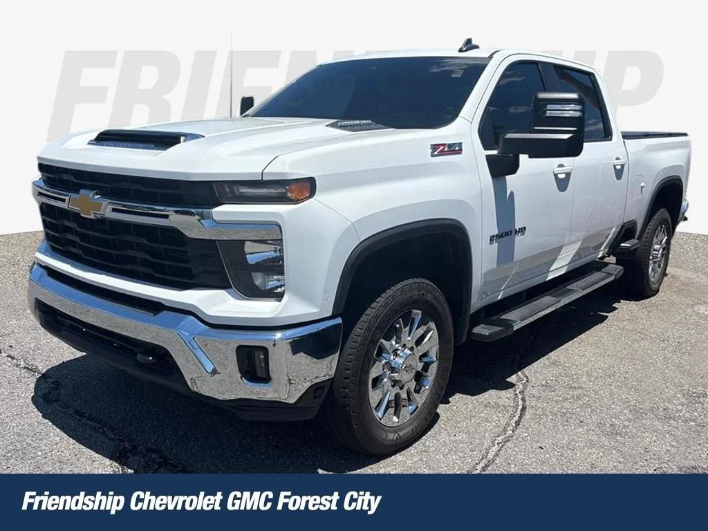 Used 2024 Summit White Chevrolet LT image 1