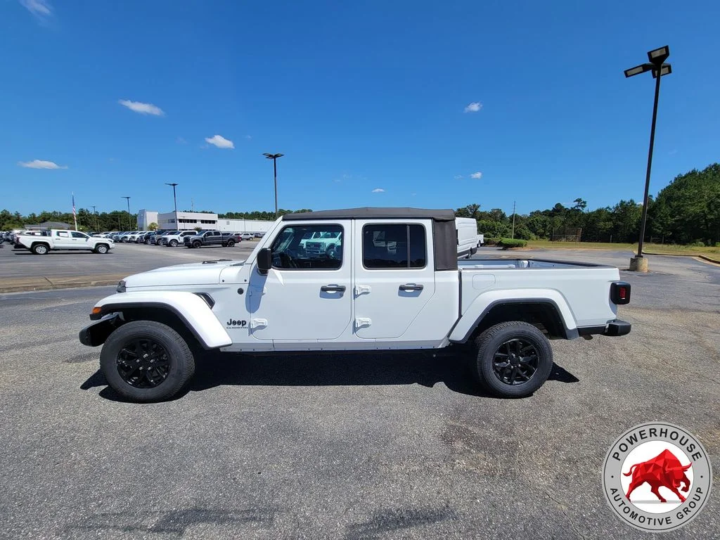 Used 2022 White Jeep Sport image 3